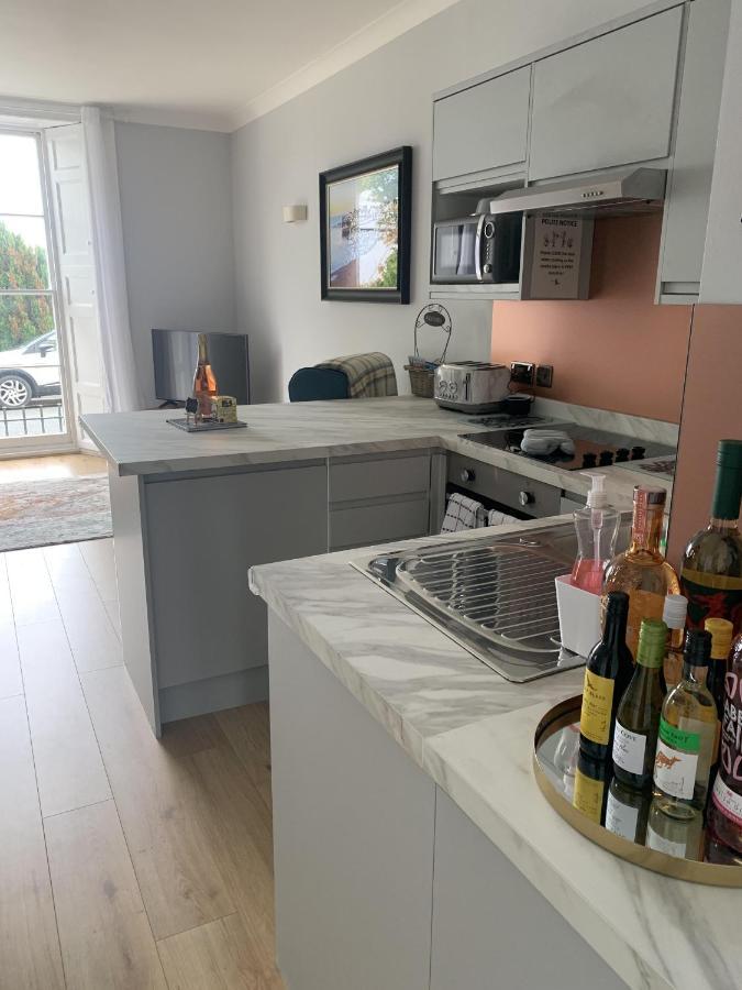 Beautiful Flat With Harbour Views Tenby Extérieur photo