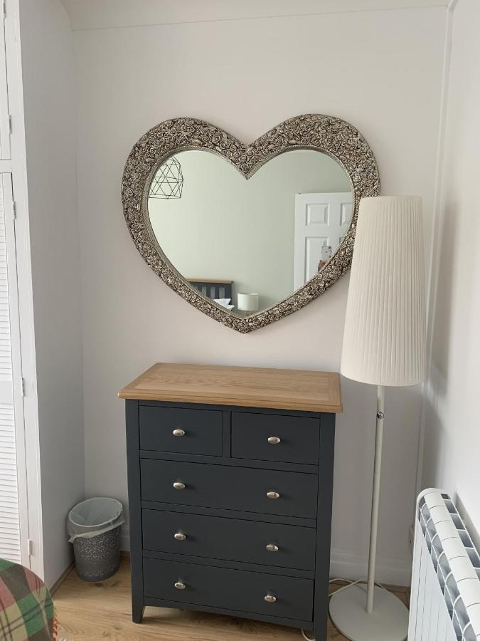 Beautiful Flat With Harbour Views Tenby Extérieur photo