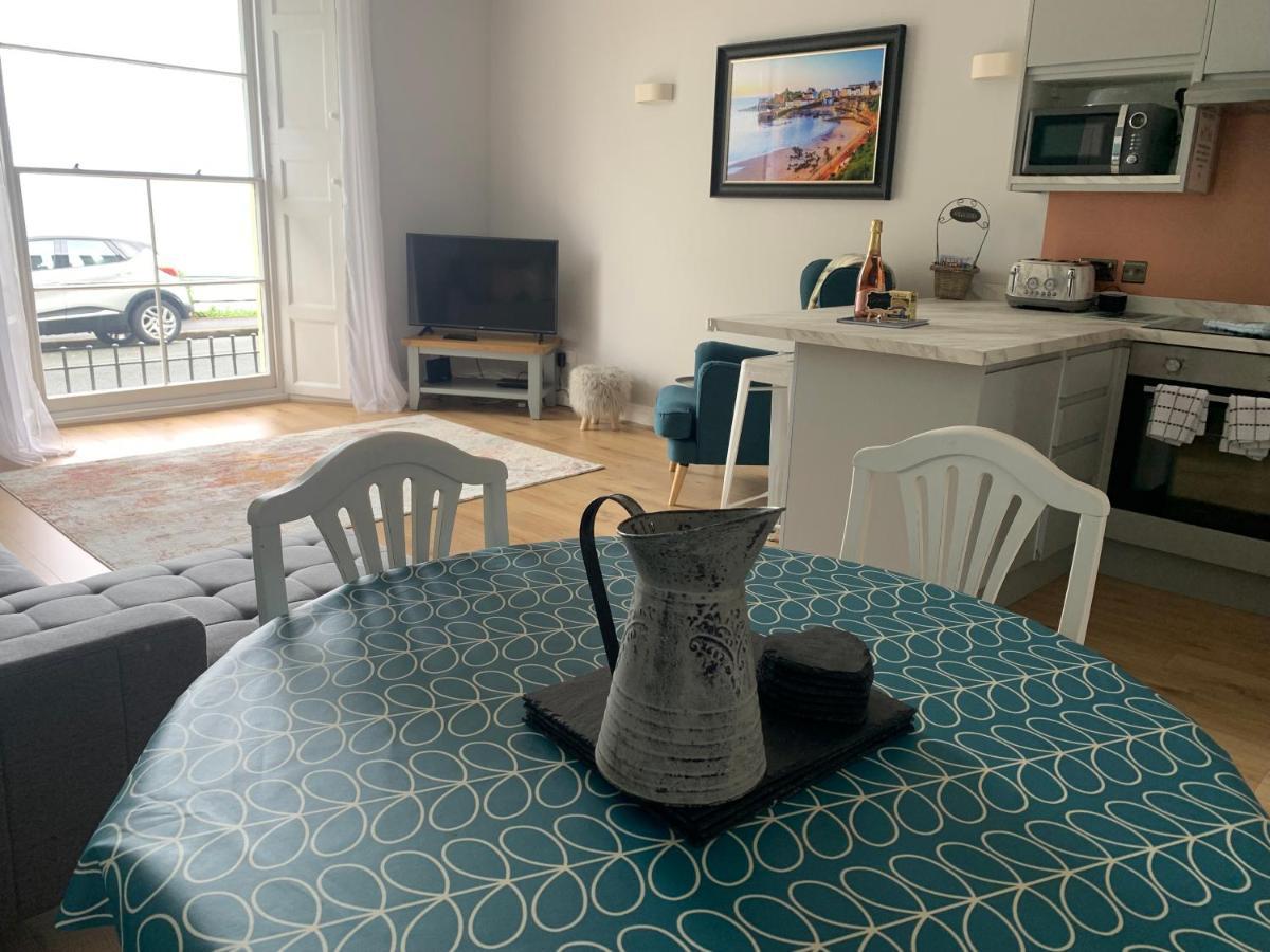 Beautiful Flat With Harbour Views Tenby Extérieur photo