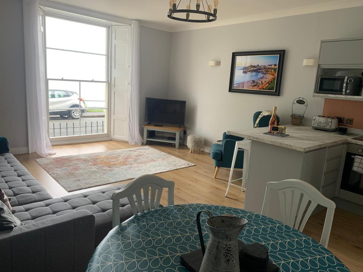 Beautiful Flat With Harbour Views Tenby Extérieur photo