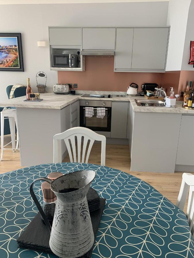 Beautiful Flat With Harbour Views Tenby Extérieur photo