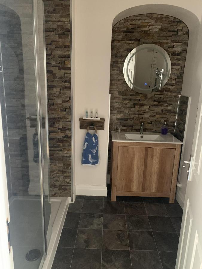 Beautiful Flat With Harbour Views Tenby Extérieur photo