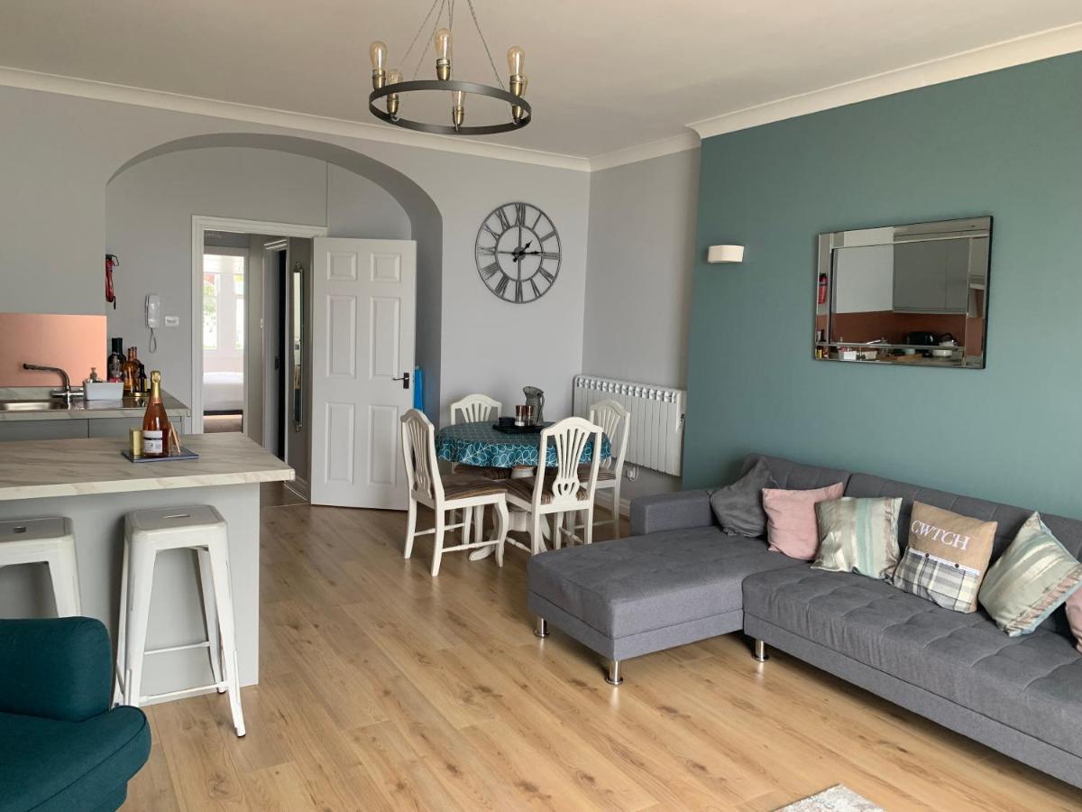 Beautiful Flat With Harbour Views Tenby Extérieur photo